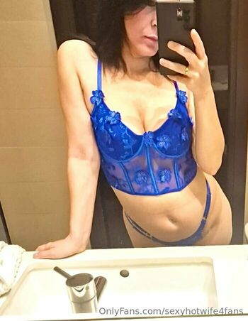 sexyhotwife4fans