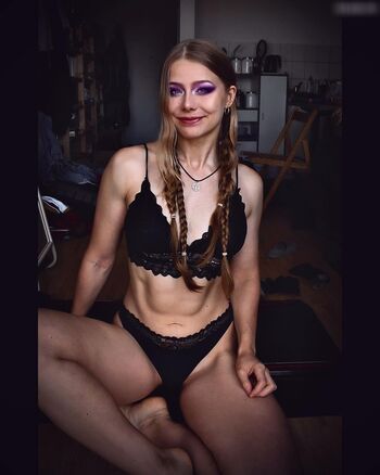 Sira Busch (omnomnomknusper)