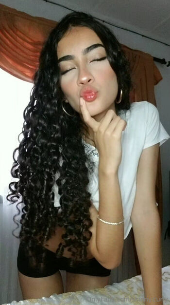 skinny.curly