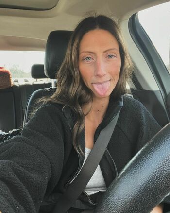 skye_hotwife