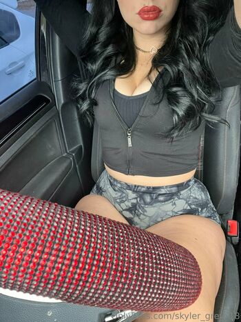skyler_grey_18