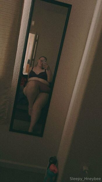sleepy_hneybee