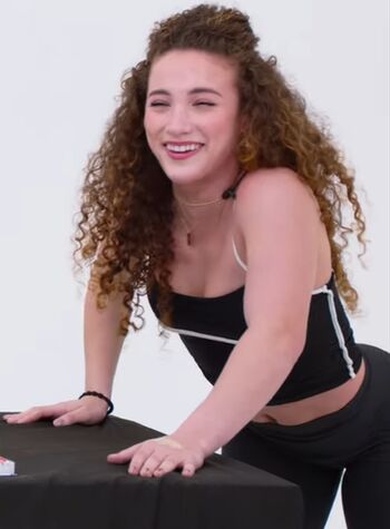 Sofie Dossi