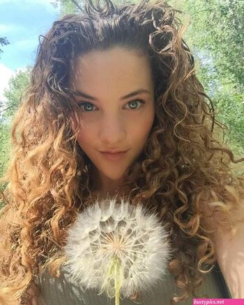 Sofie Dossi