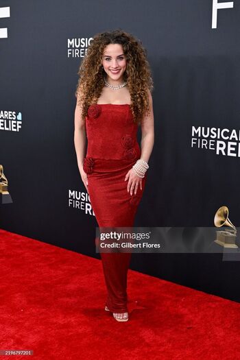 Sofie Dossi