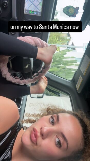 Sofie Dossi