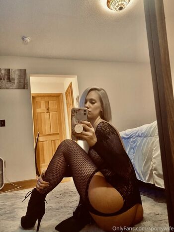 SportyWife / SportyMom / HotwifeRye
