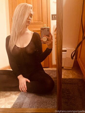 SportyWife / SportyMom / HotwifeRye