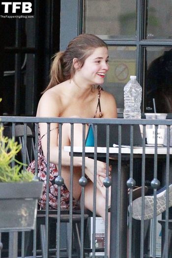 Stefanie Scott