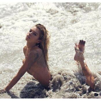 Stella Maxwell