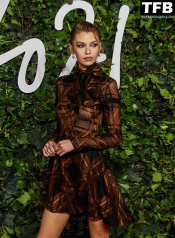 Stella Maxwell