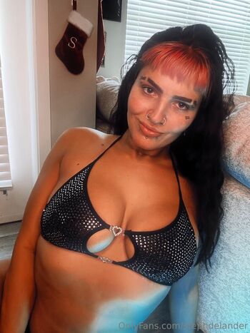 Steph De Lander