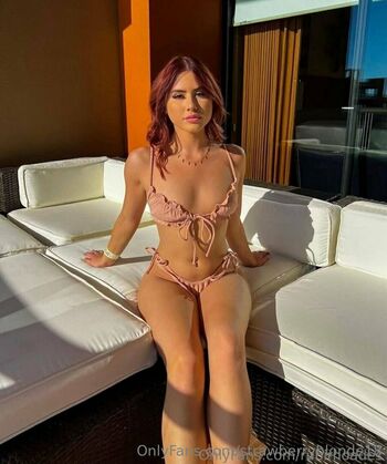 strawberryblonde18
