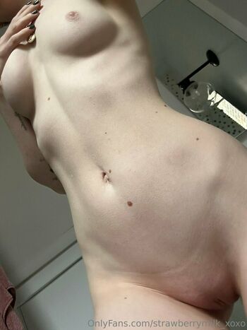 Strawberrymilk_xoxo