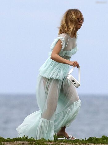 Suki Waterhouse