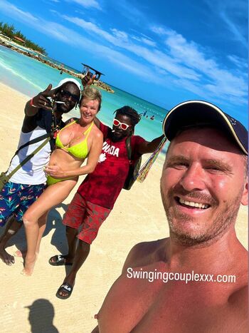 Swingingcouple