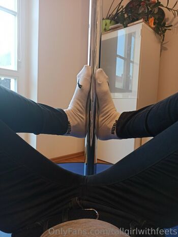 tallgirlwithfeets