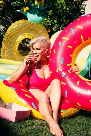 Taya Valkyrie