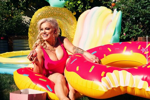 Taya Valkyrie