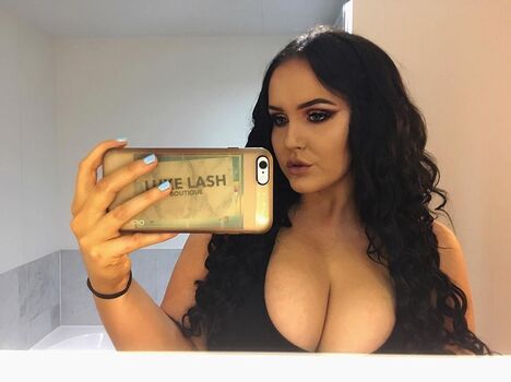 Tayla Cooper