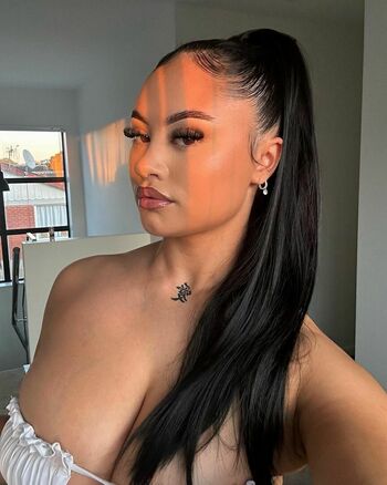 taylaraywhite