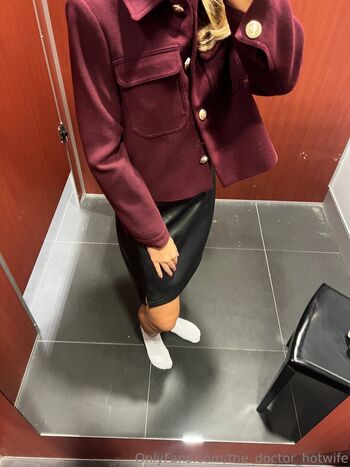the_doctor_hotwife