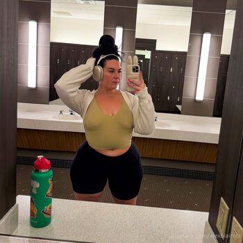 Thecurvyfoxx