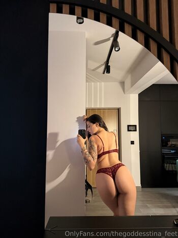 thegoddesstina_feet