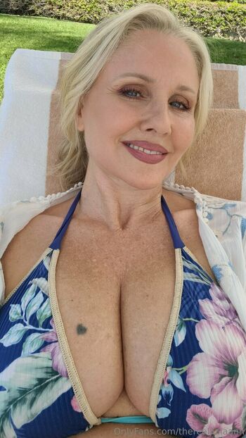 therealjuliaann