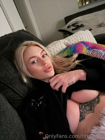 tittyauna