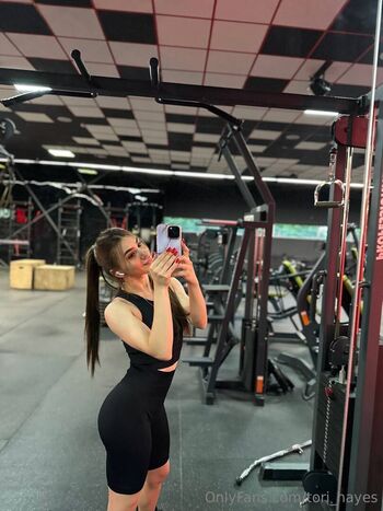 tori_hayes