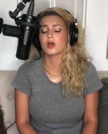 Tori Kelly