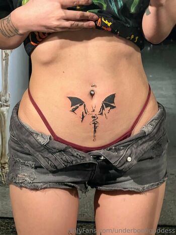 Underboobgodess
