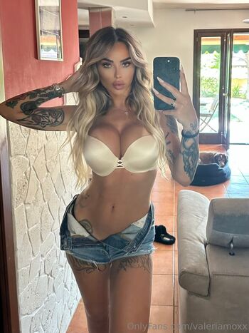 valeriamoxx