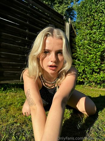 valeriavee
