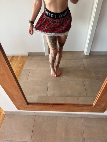 valerie_05