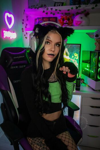 Vickysteez