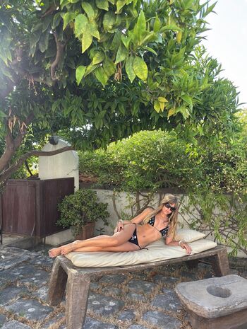 Victoria De Angelis
