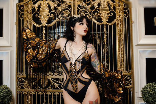 WatchGirlsPlay