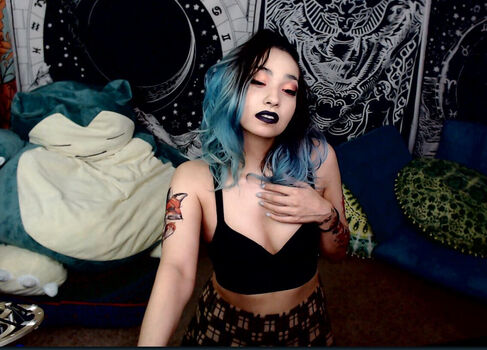 WatchGirlsPlay