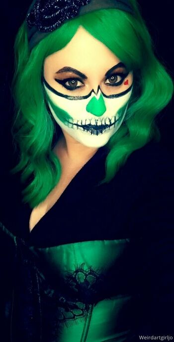 weirdartgirljo
