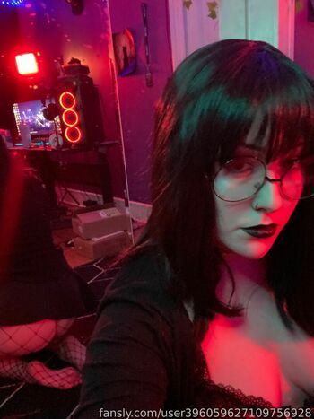 WhisperingPizza ASMR