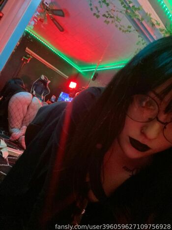 WhisperingPizza ASMR