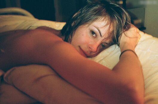 Willa Holland
