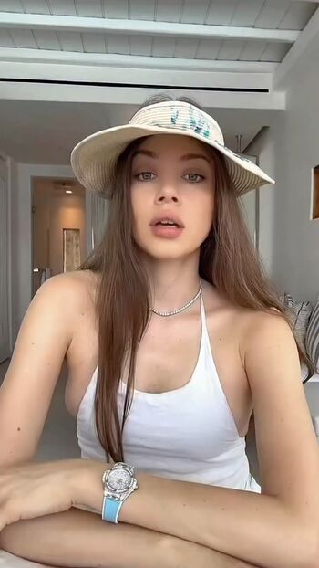 Xenia Tchoumi