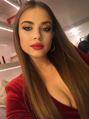 Xenia Tchoumi