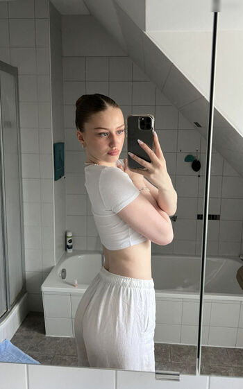 Yana Clare