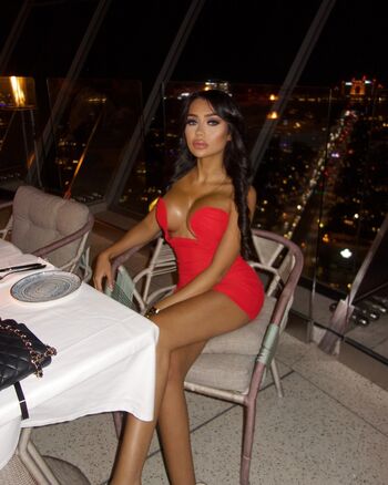 yasmine_eve