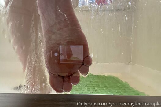 youlovemyfeettrample