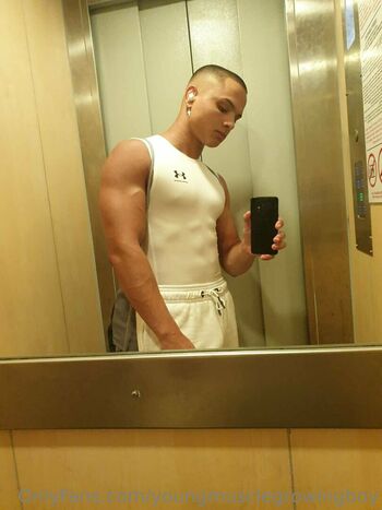 youngmusclegrowingboy